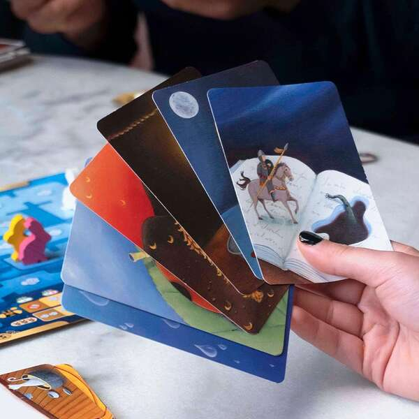 Imagen extra Dixit Classic Juego de Tablero - Tematica Abstracta - De 3 a 6 Jugadores - Edad desde 8 Años - Duracion 30min