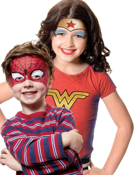 Imagen extra Alpino Fiesta Superheroes Pack de Maquillaje con 6 Barritas de Pintura Facial + Pincel + Tatuajes en Calcomania + Lapiz Perfilador y 2 Sobres de Purpurina