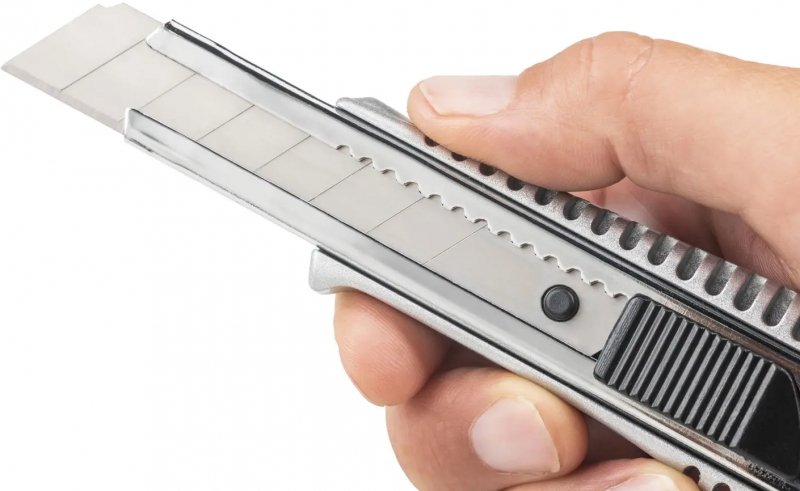 Imagen extra Cuter Profesional con Cuchilla de 18mm Cuerpo Metalico con Bloqueo y Guia Metalica. Dahle 10885 