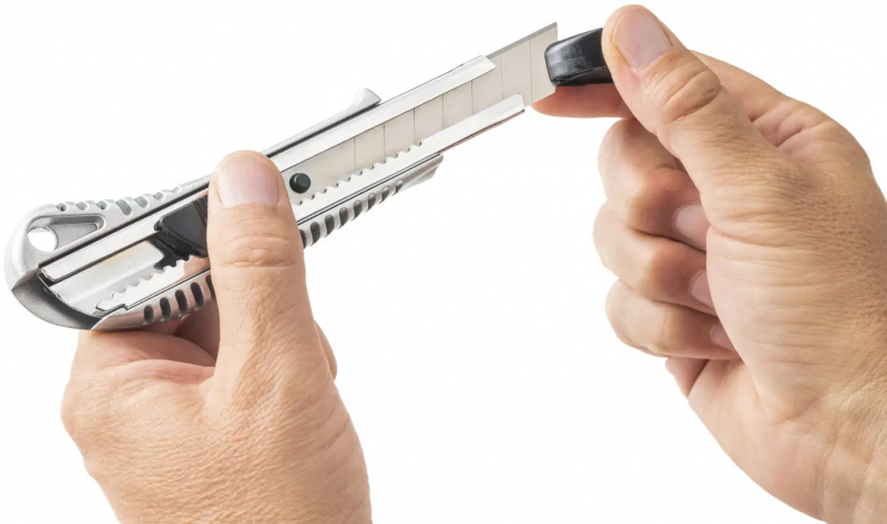 Imagen extra Cuter Profesional con Cuchilla de 18mm Cuerpo Metalico con Bloqueo y Guia Metalica. Dahle 10885 