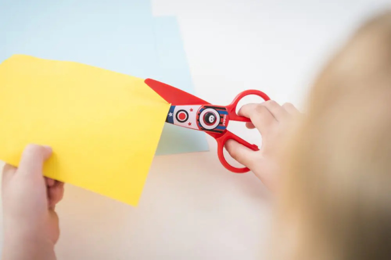 Imagen extra Dahle 54677 Kids Tijeras Infantiles 12cm para los mas Pequeños. Rojo