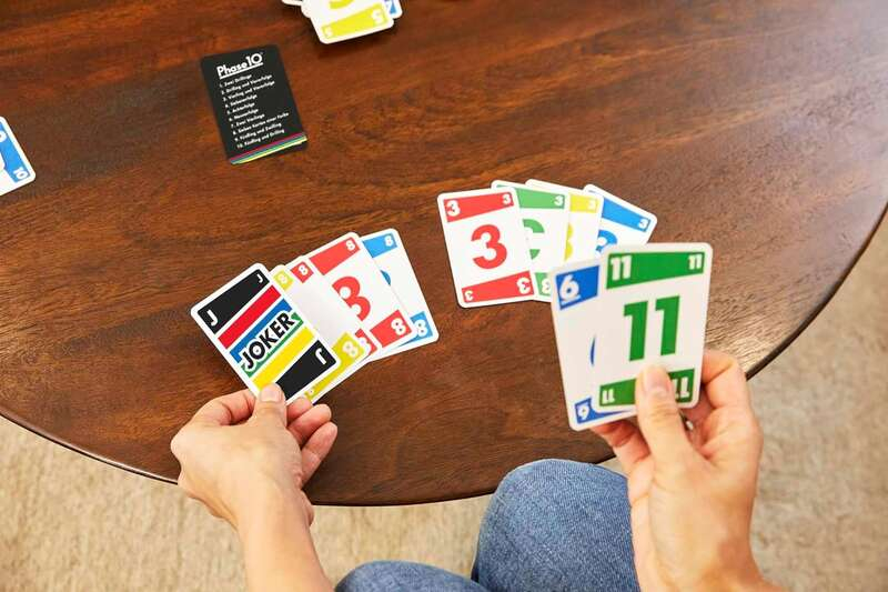 Imagen extra Phase 10 Juego de Cartas - De 2 a 4 Jugadores - Edad desde 7 Años - Duracion 15min