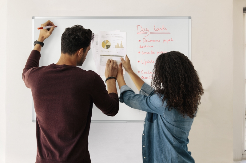 Imagen extra Pizarra Blanca de doble cara 600x450 mm (marco de Aluminio)