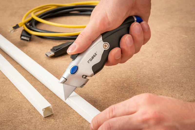 Imagen extra Heavy Duty Cuter con Cuchilla Trapezoidal de Acero al Carbono SK5. Dahle 10890 