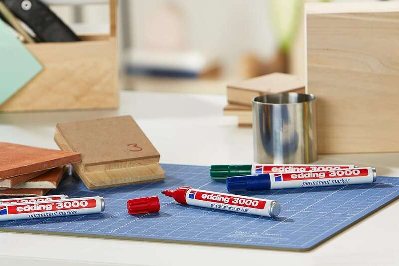 Imagen extra Edding 3000 Pack de 5 Rotuladores Permanentes - Punta Redonda de 1.5mm - Trazo entre 1.5 y 3mm - Recargable - Secado Rapido - Co