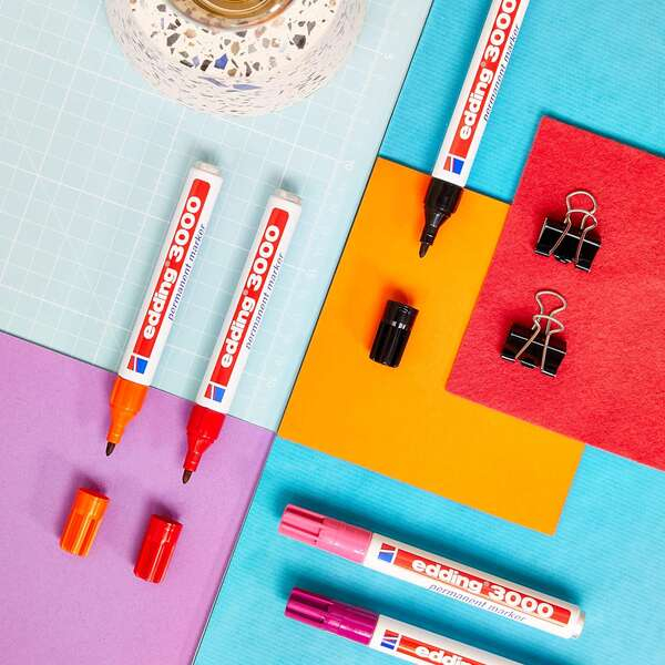 Imagen extra Edding 3000 Pack de 5 Rotuladores Permanentes Colores Calidos - Punta Redonda de 1.5mm - Trazo entre 1.5 y 3mm - Recargable - Se