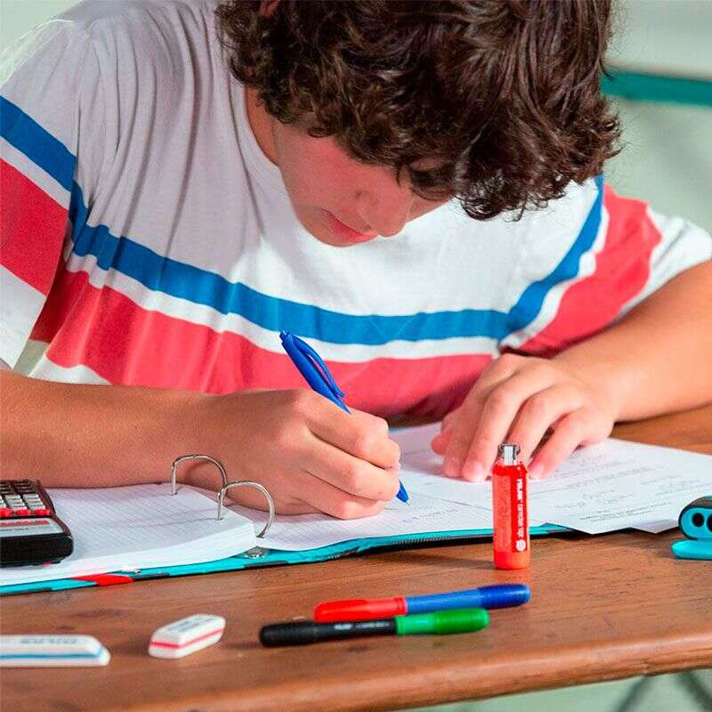 Imagen extra Milan P1 Touch Pack de 4 Boligrafos de Bola Retractiles - Punta Redonda 1mm - Tinta con Base de Aceite - Escritura Suave - 1.200