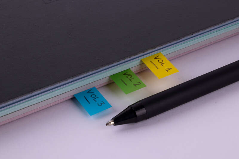 Imagen extra Indices Adhesivos Film Zigzag 45x12mm 4 Dispensadores de 35 Indices de 4 Colores. Apli 12483