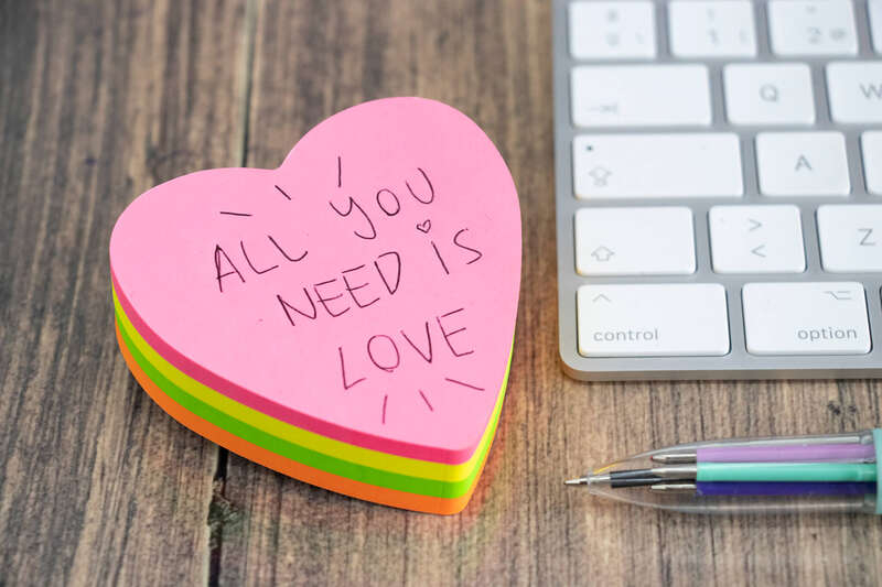 Imagen extra Apli Notas Adhesivas Corazon 70x70mm. Colores surtidos (se envia al azar)