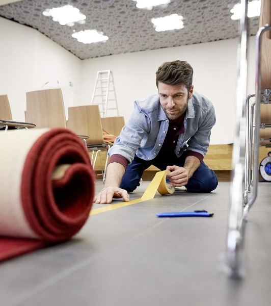 Imagen extra Tesa Universal Cinta Adhesiva DOBLE CARA 50mm x 10 metros (Fijacion de Moquetas y Manualidades)