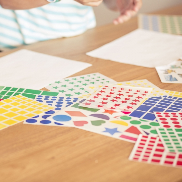 Imagen extra Apli Rollo de Gomets Cuadrados 15mm. Amarillos