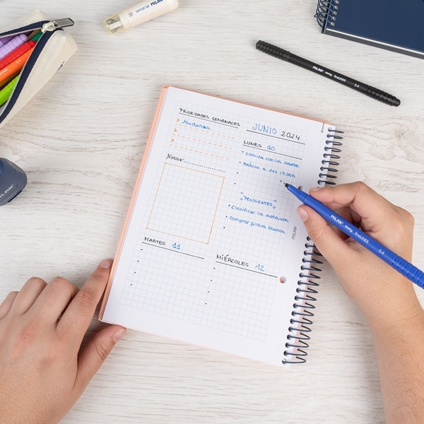 Imagen extra Milan Serie 1918 Cuaderno Espiral A5 Cuadricula 5x5mm - 80 Hojas de 95 gr/m2 - Microperforado 2 Taladros - Rosa