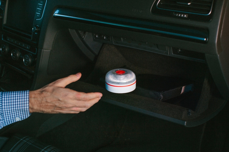 Imagen extra Help Flash IoT Baliza de Señalizacion de Emergencia V16 Conectada con DGT - Proteccion IP54 - Datos hasta Enero 2038